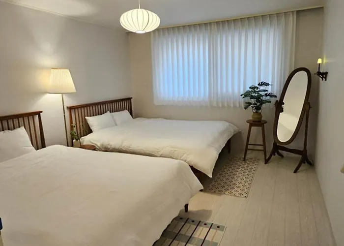 Large 2br Near Hongdae, Mangwon Market & River, 6 Guests *