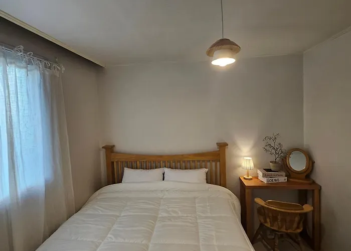 Large 2br Near Hongdae, Mangwon Market & River, 6 Guests *