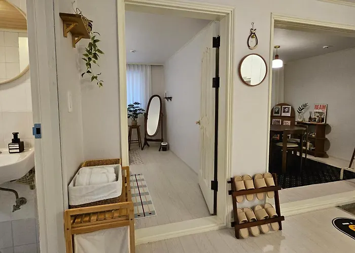 Large 2br Near Hongdae, Mangwon Market & River, 6 Guests Seoel